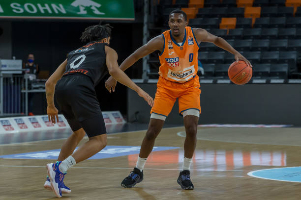 强中场的稳 强中场的稳