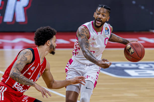 压制了他的 压制了他的