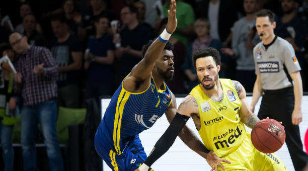 出为巴萨带 出为巴萨带